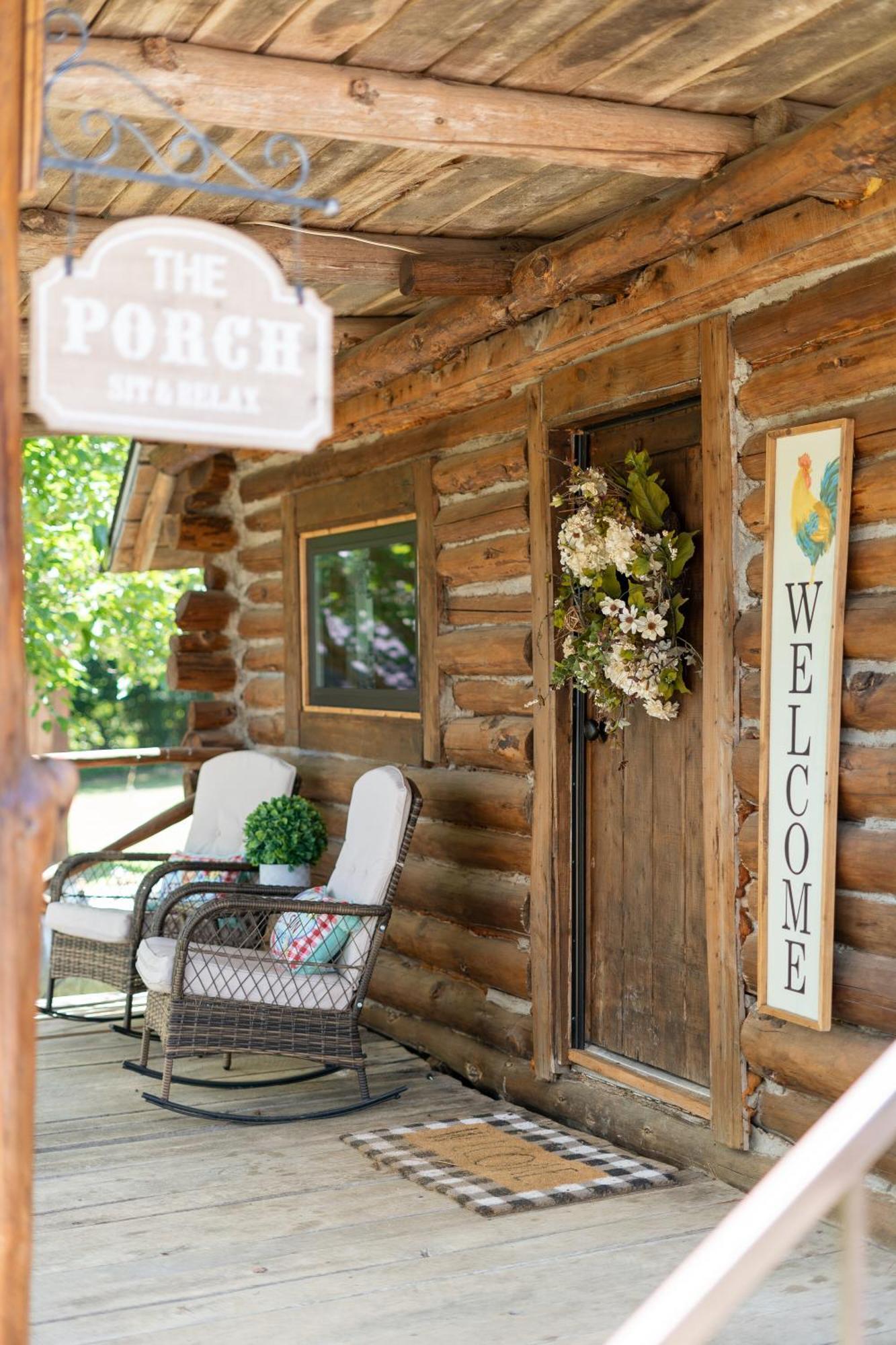 Spring Hill Farm - The Velvet Rooster *